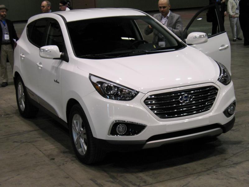 Compact Efficiency 2015 Hyundai Tucson Fuel Cell crossover The